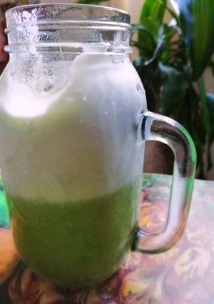 Una foto de Agua de piña y alfalfa 🍍🌿