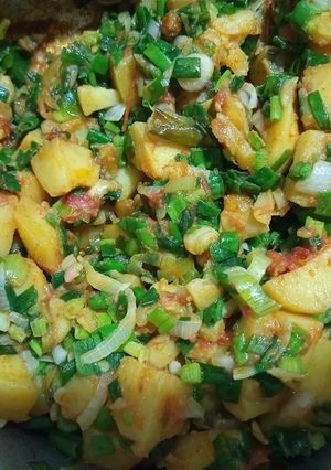 A picture of Green onion and potato (aloo hari piyaz ki sabzi).