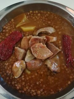 Una foto de Lentejas con setas y tomates secos