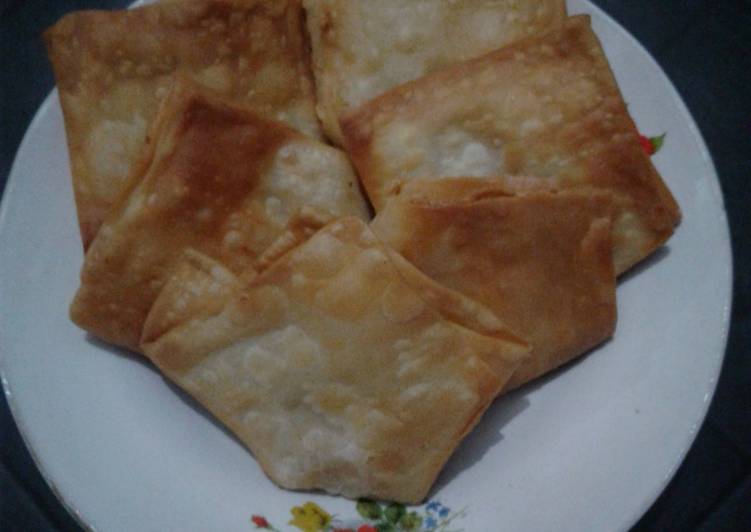 Pangsit isi cream jagung