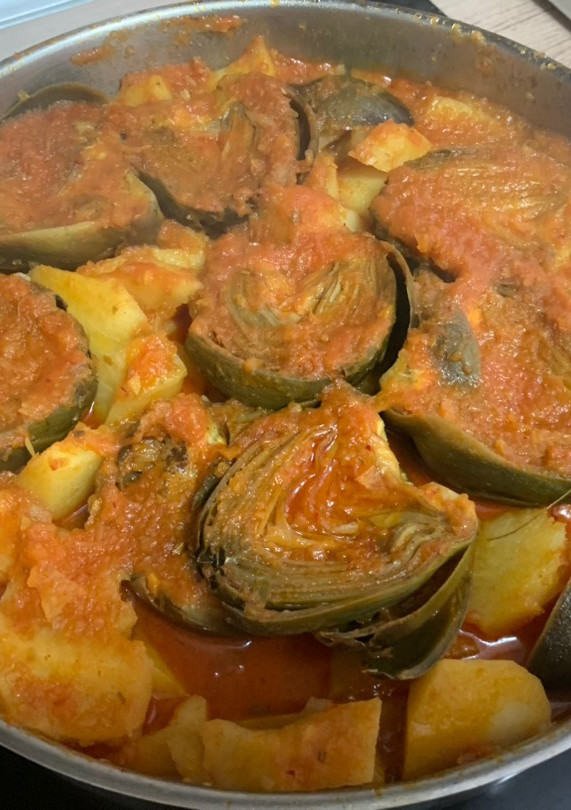 Una foto de Patatas con alcachofas