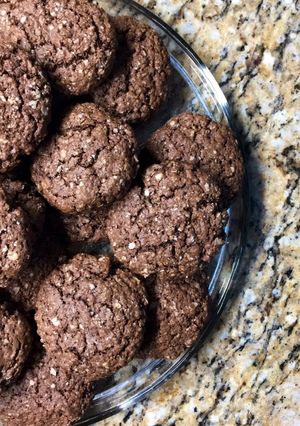 Una foto de Galletitas de avena y chocolate🍪🤍