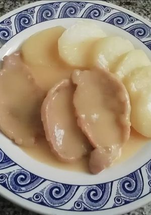 Una foto de Cinta de lomo en salsa de manzana