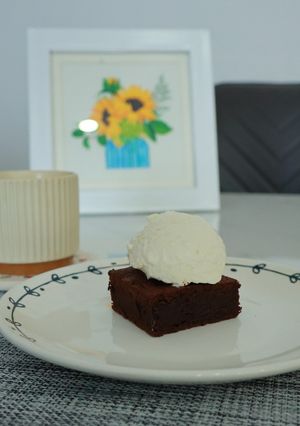 Hình của món Bánh Brownie mềm ẩm ít ngọt.