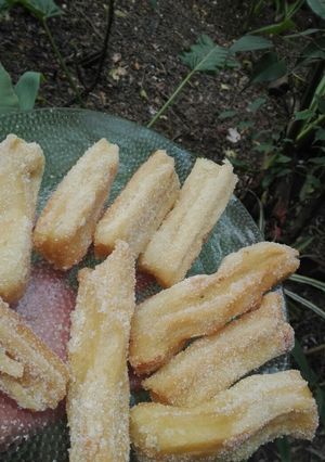 Una foto de Churros caseros súper crocantes y fáciles💟👌