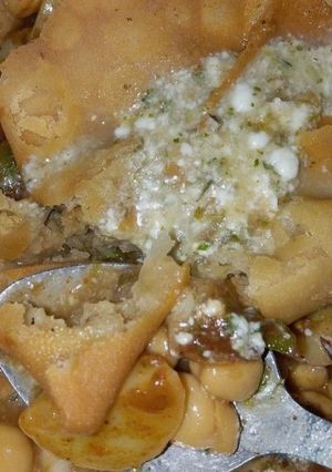 A picture of Samosa chat.