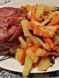 Stinco alla birra con verdure miste