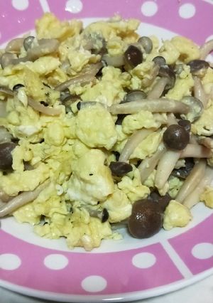 奶香滑蛋嫩菇 的食譜成品照片