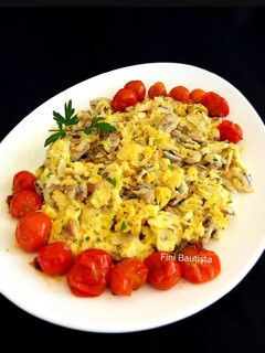 Una foto de Huevos revueltos con boquerones