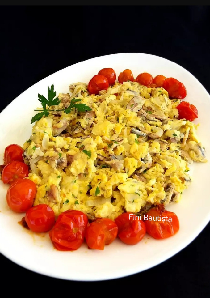 Una foto de Huevos revueltos con boquerones