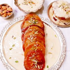 A picture of Mango malpua with rabri.