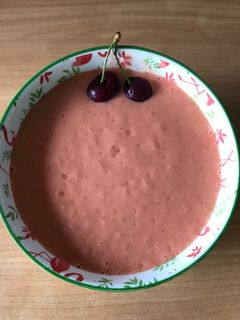 Una foto de Salmorejo de cerezas
