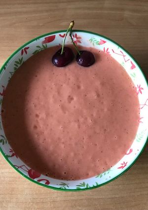 Una foto de Salmorejo de cerezas