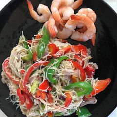 A picture of Vegetable Vermicelli and steamed shrimps.