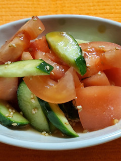 A picture of Cucumber and Tomato Noodle Dressing Salad.