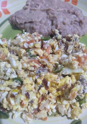 Una foto de Machacado con huevo