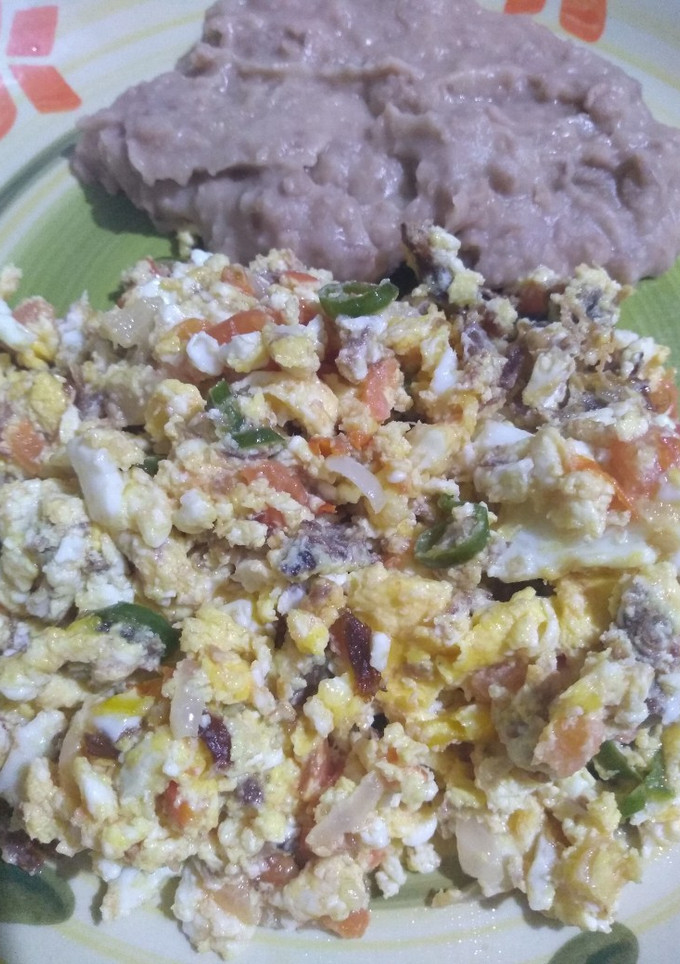 Una foto de Machacado con huevo