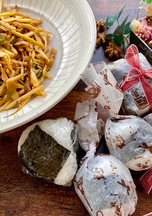 A picture of Onigiri Lunch with Bamboo Stir-fry.