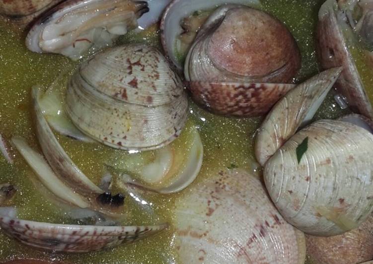 Almejas a la marinera
