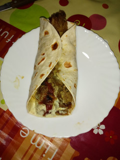 Una foto de Fajitas de kebab de cerdo con salsa de yogur