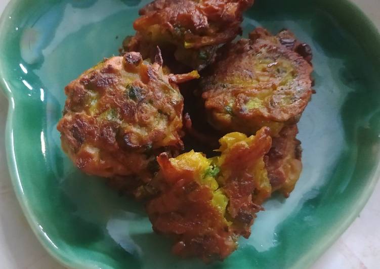 How to Cook Perfect কুমড়ো পেঁয়াজকালি পকোড়া(Kumro payackali pokora racipe in bengali)