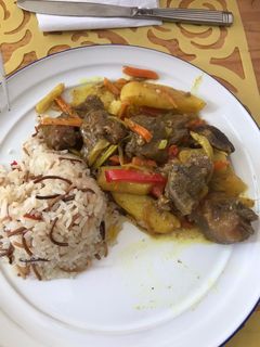 Una foto de Gulas de carne de pierna