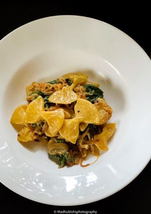 A picture of Creamy Farfalle Pasta with Mushroom & Spinach.