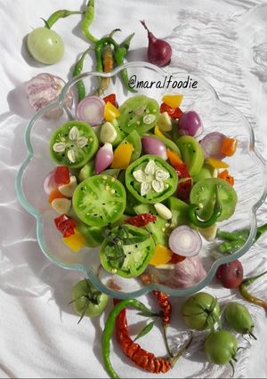 عکسی از دستور ترشی گوجه کال
