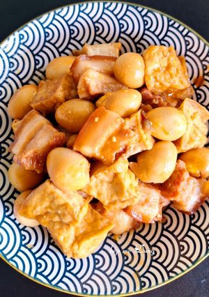 Hình của món Thịt kho đậu hũ, trứng cút.