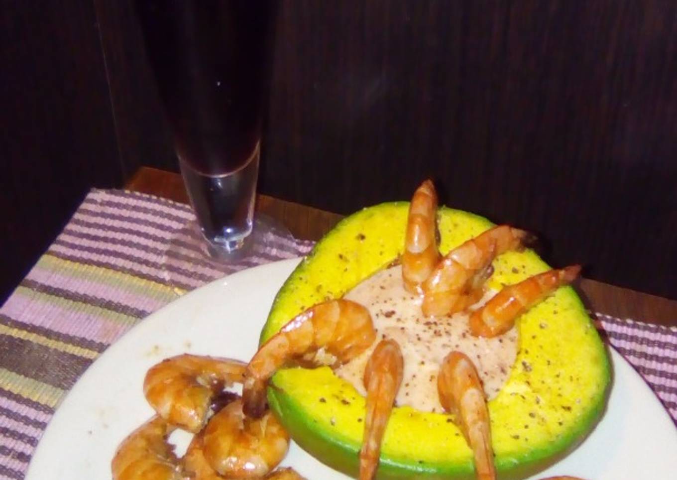 Camarones en aguacate (camarones tropicales)