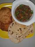 Parathas/chapati with mixed vegetable sauce