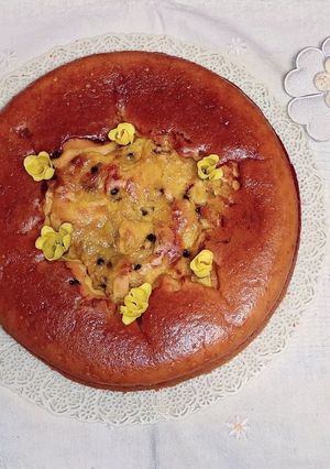 Foto di Torta con cuore alla crema pasticcera e gocce di cioccolato