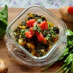 A picture of Spinach potatoes bhaji (palak batata bhaji).