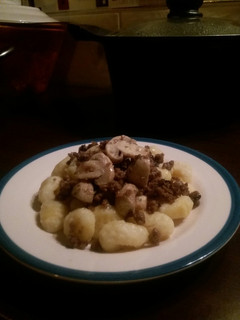 Una foto de Ñoquis con Carne de Soja y Champiñones