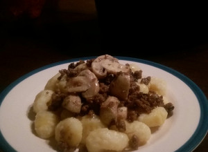 Una foto de Ñoquis con Carne de Soja y Champiñones