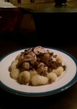 Una foto de Ñoquis con Carne de Soja y Champiñones