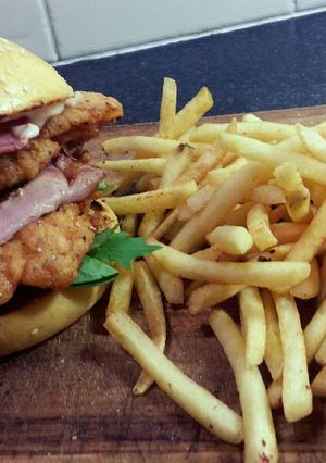 A picture of Guilty Fried chicken burger.
