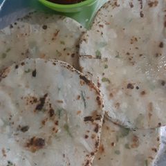 A picture of Naan.