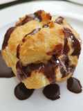 Profiterole à la vanille sauce chocolat
