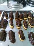 Eclair con glaseado de chocolate