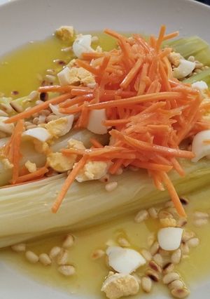 Una foto de Puerros en ensalada