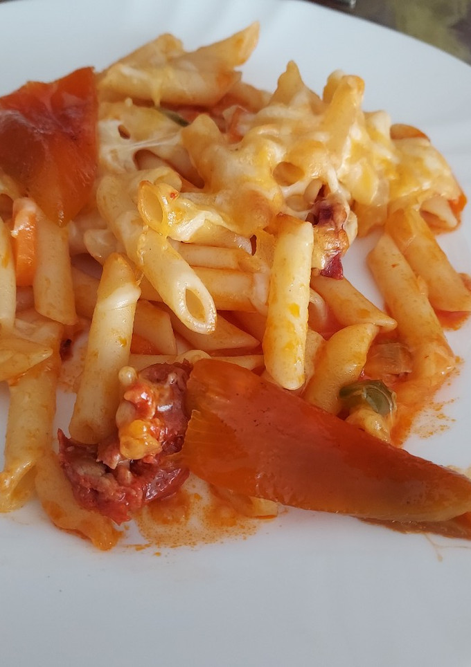 Una foto de Macarrones con chorizo gratinados