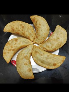 खव्याची करंजी (khawa karanji recipe in marathi) रेसिपी चे मुख्य फोटो