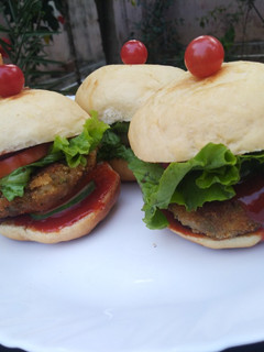 சைவ பர்கர் (Home made Veg - Burger) (Saiva burger recipe in tamil) செய்முறை முக்கிய புகைப்படம்