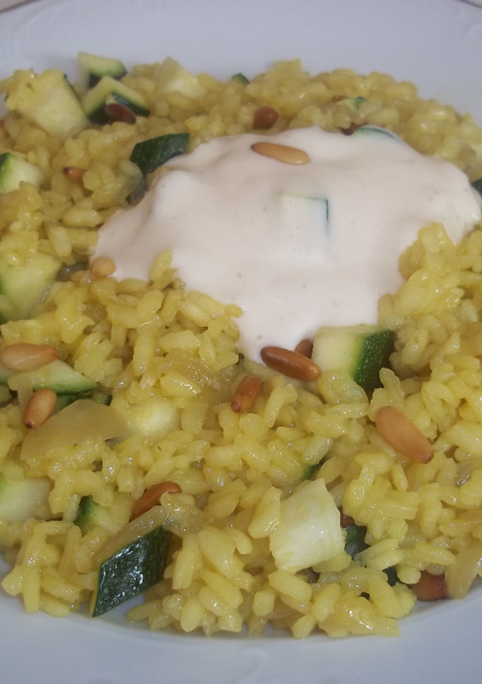 Una foto de Arroz con calabacín y all i oli