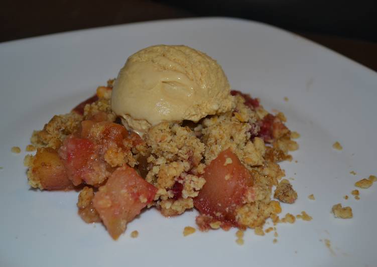 Simple Way to Make Homemade Apple Raspberry Crumble