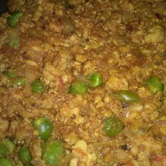 A picture of Keema mutter (Chicken keema with green peas).