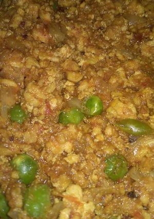 A picture of Keema mutter (Chicken keema with green peas).