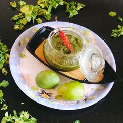 A picture of Raw mango green chutney 😋.