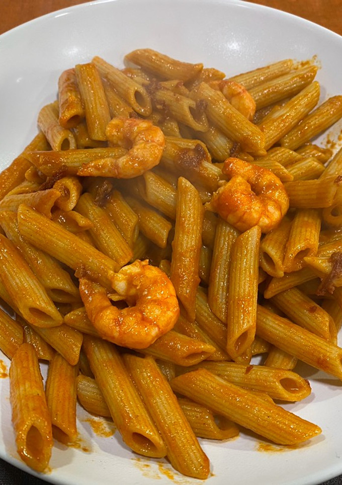 Una foto de Pasta con salsa de gamba roja